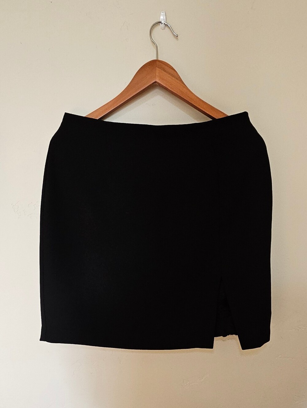 NY&Co Black Women's Skirt - Sleek Straight Cut
